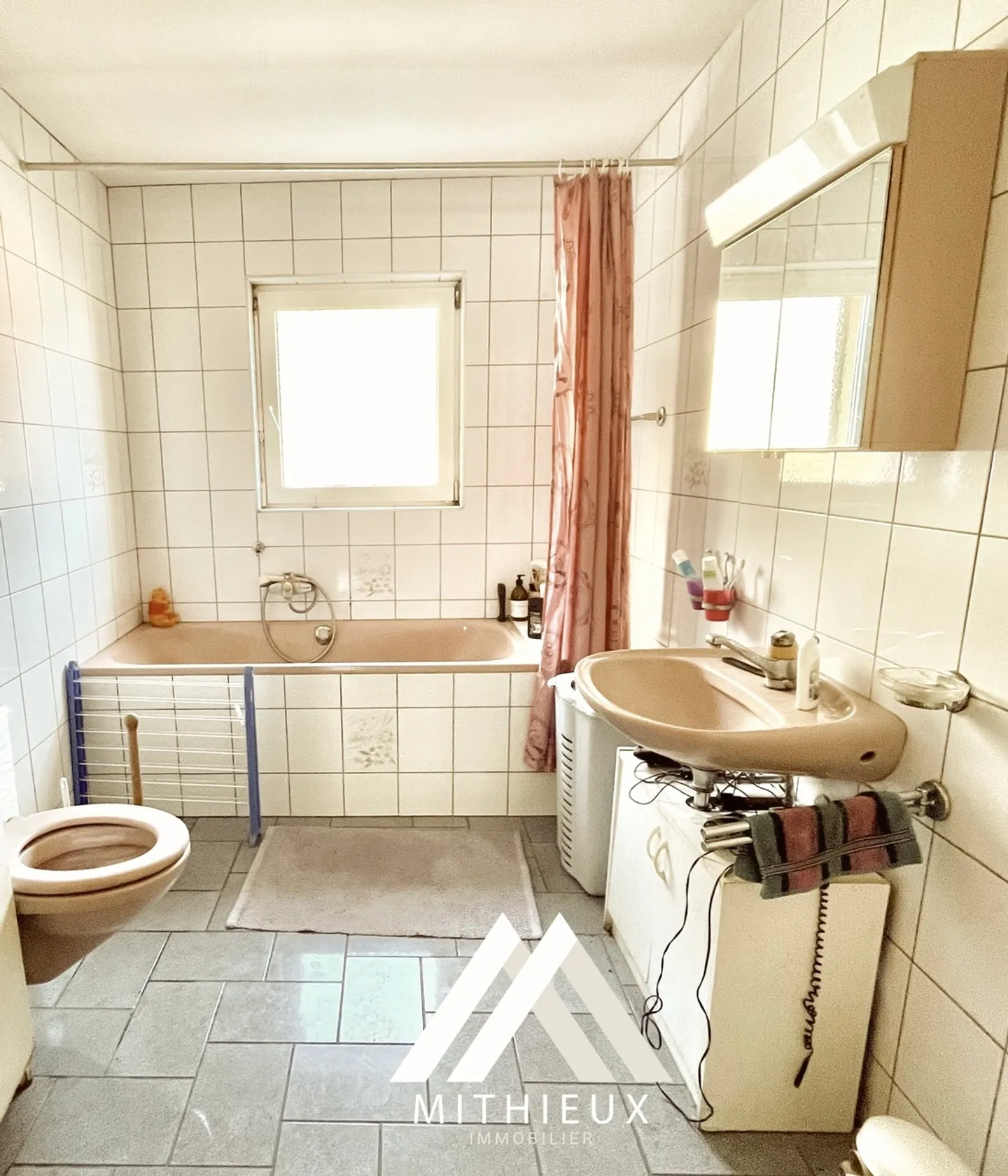 Raro! Casa atipica con grande potenziale di trasformazione - Foto 4 di 9