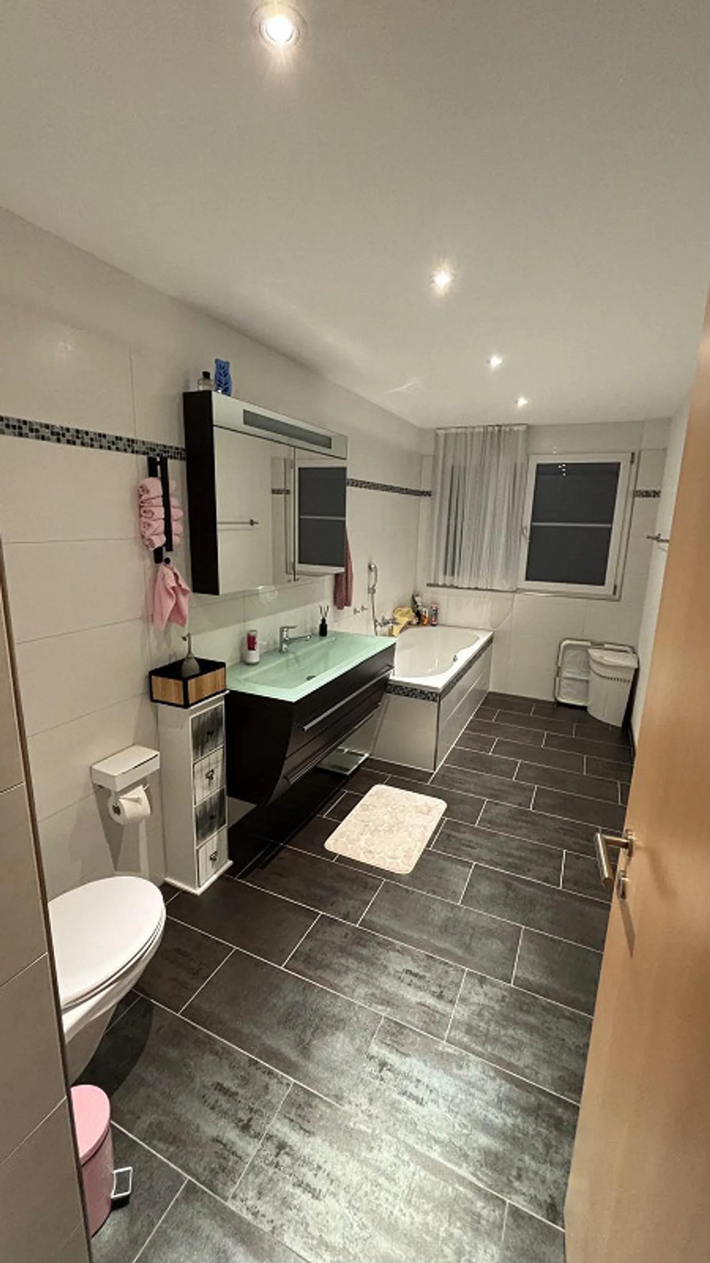 Geräumige Luxuswohnung - Foto 3 von 13