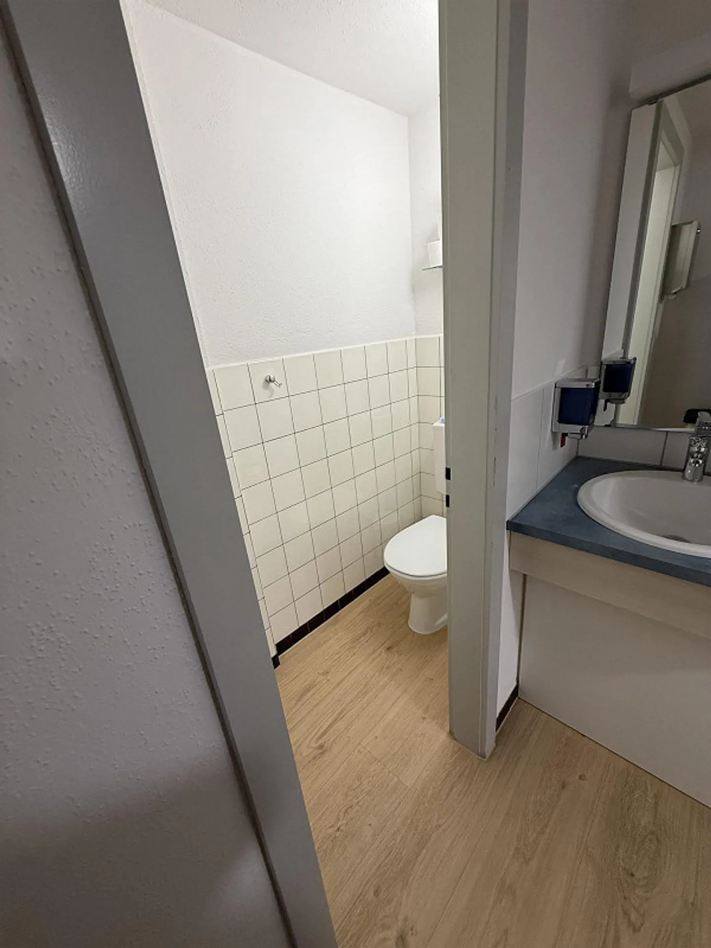 Bureau spacieux dans un emplacement central à Schaffhouse - Photo 11 sur 12