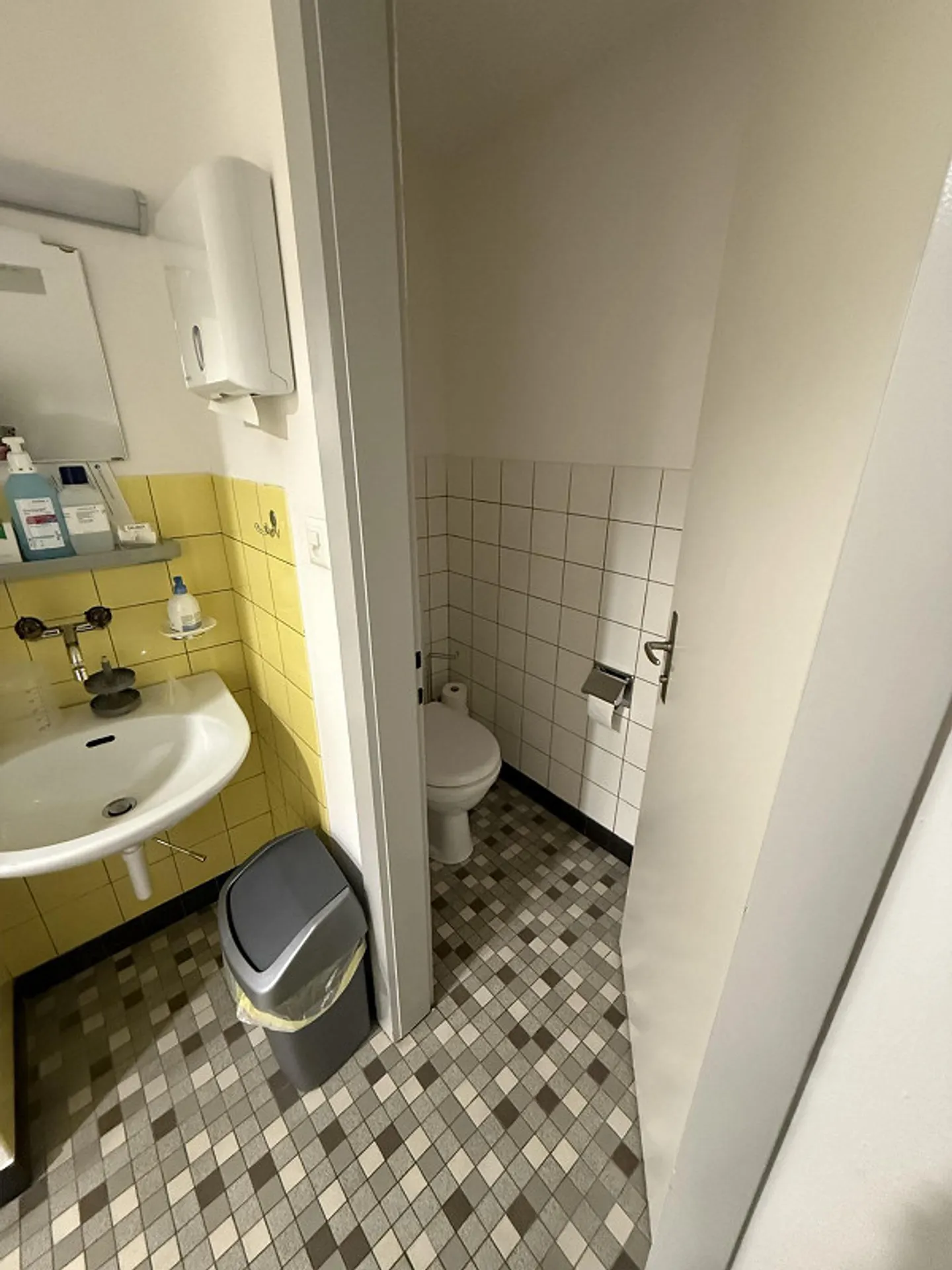 Bureau spacieux dans un emplacement central à Schaffhouse - Photo 10 sur 12