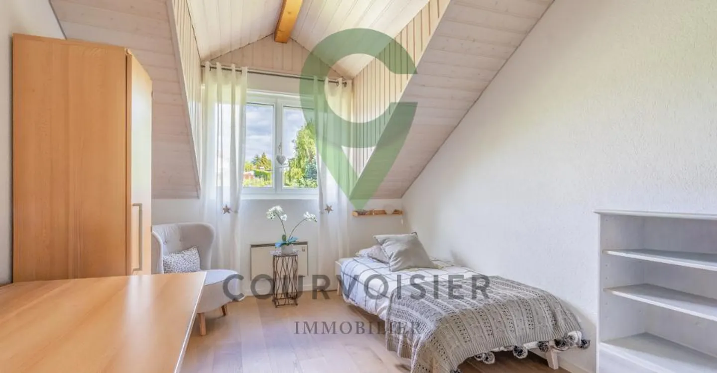 Semi-detached house with a beautiful view of the lake - Photo 7 of 11