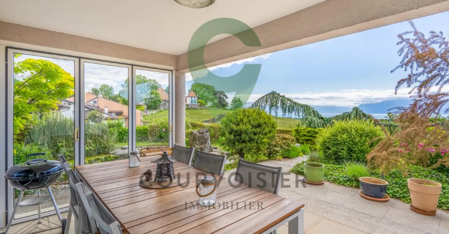 Semi-detached house with a beautiful view of the lake - Photo 3 of 11