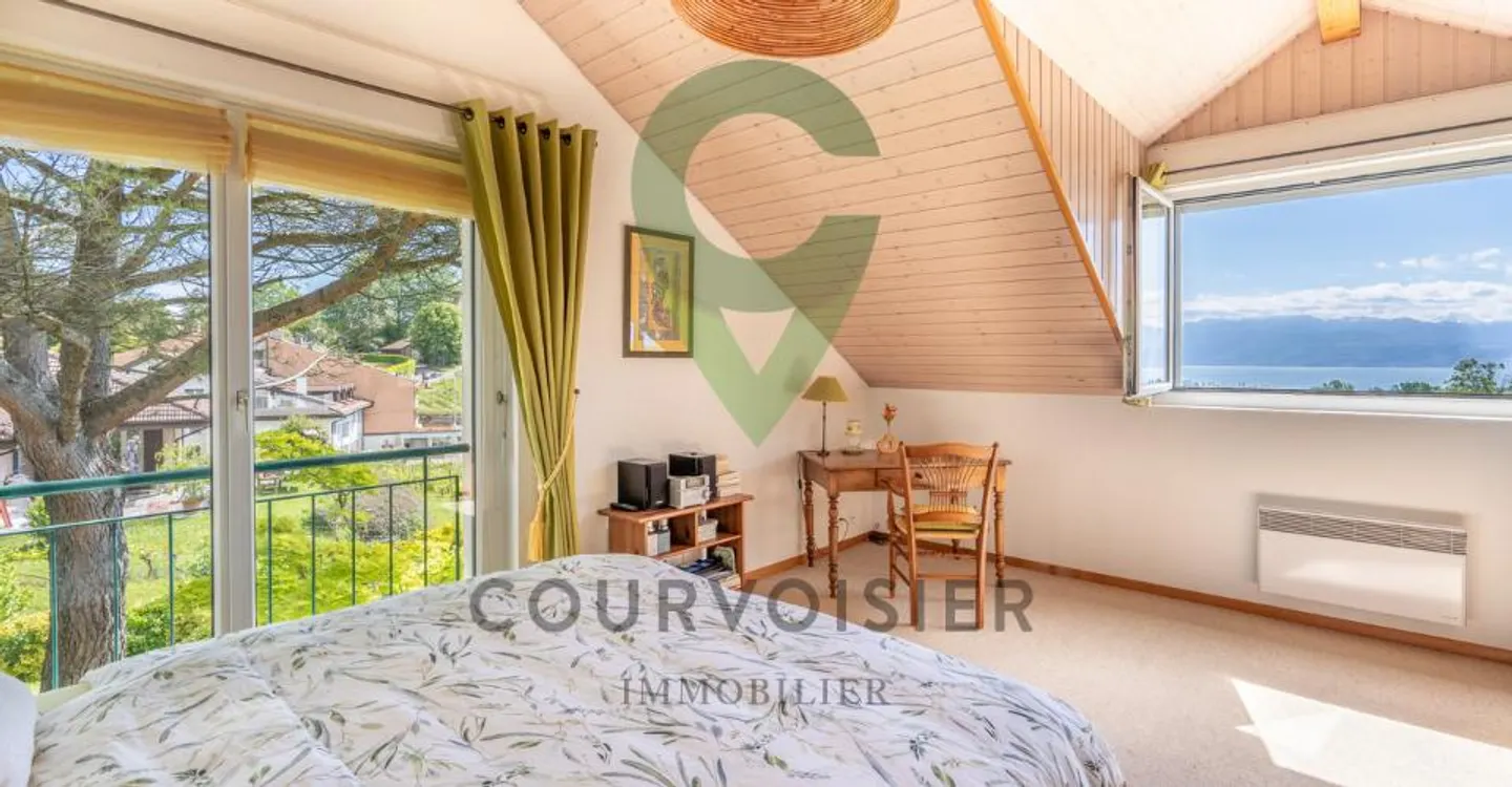 Semi-detached house with a beautiful view of the lake - Photo 8 of 11