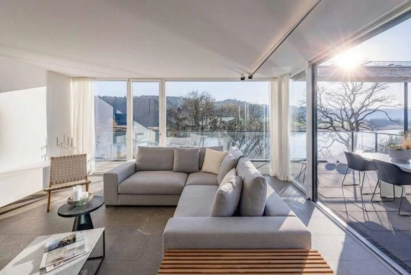 TERRACE HOUSE WITH LAKE VIEW AND 88 M² TERRACE IN HINTERKAPPELEN - Photo 1 of 8