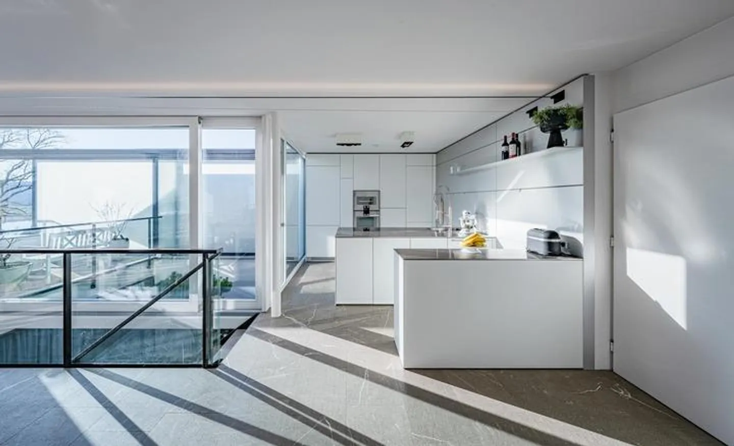 TERRACE HOUSE WITH LAKE VIEW AND 88 M² TERRACE IN HINTERKAPPELEN - Photo 3 of 8