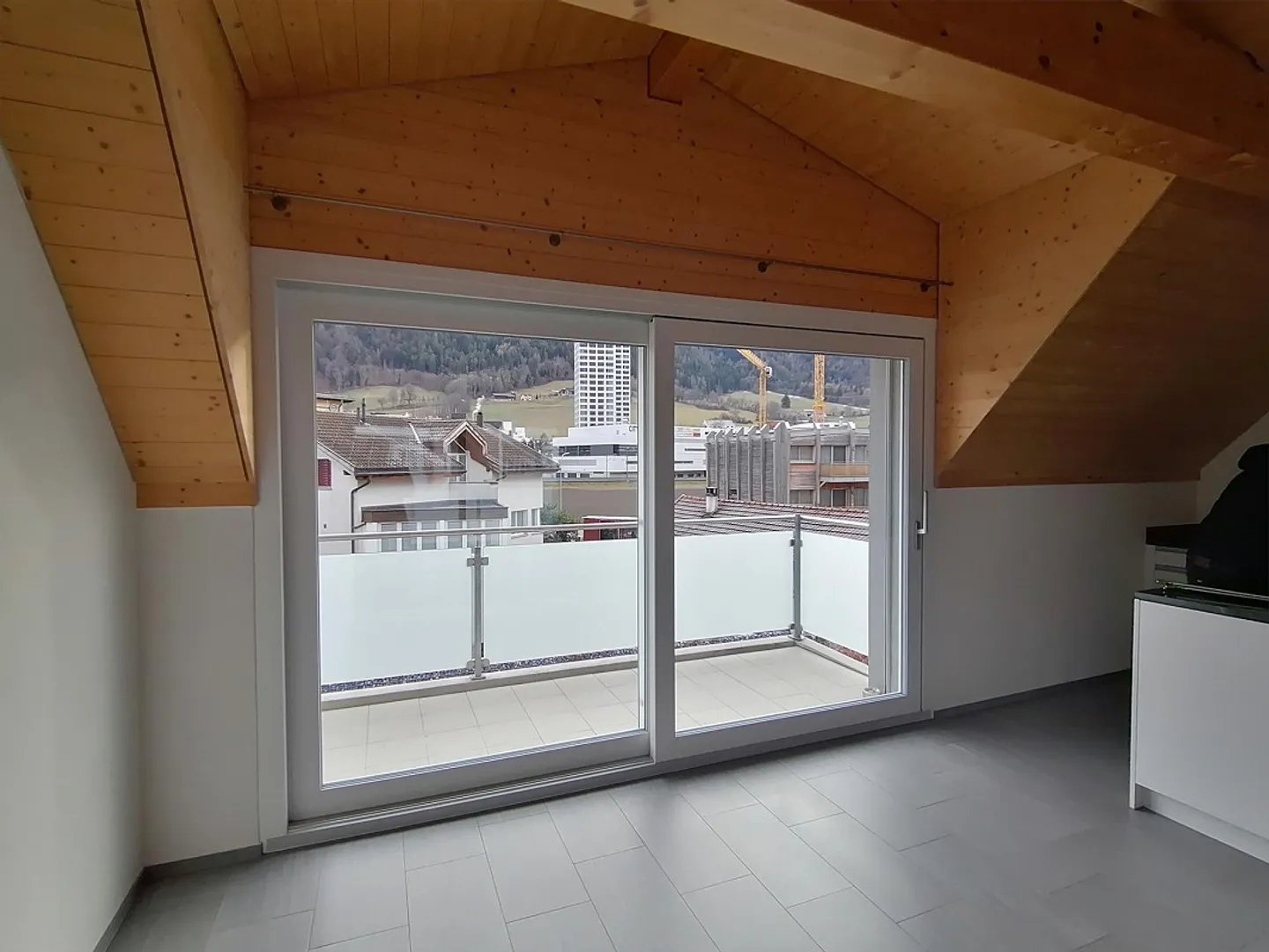 Belle et spacieuse appartement de 4,5 pièces - Photo 4 sur 15