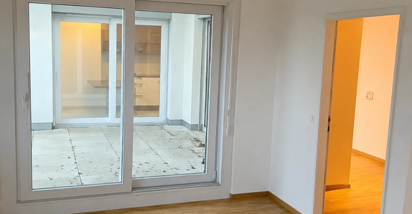 BEAUTIFUL AND SPACIOUS PENTHOUSE APARTMENT - Photo 2 of 13