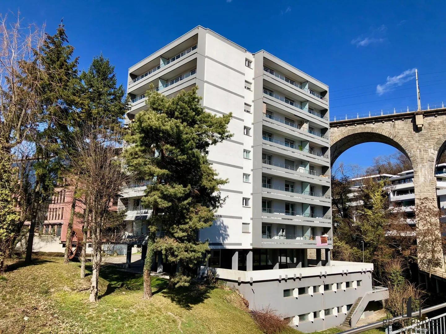 Propriétés commerciales au rez-de-chaussée - Photo 1 sur 1