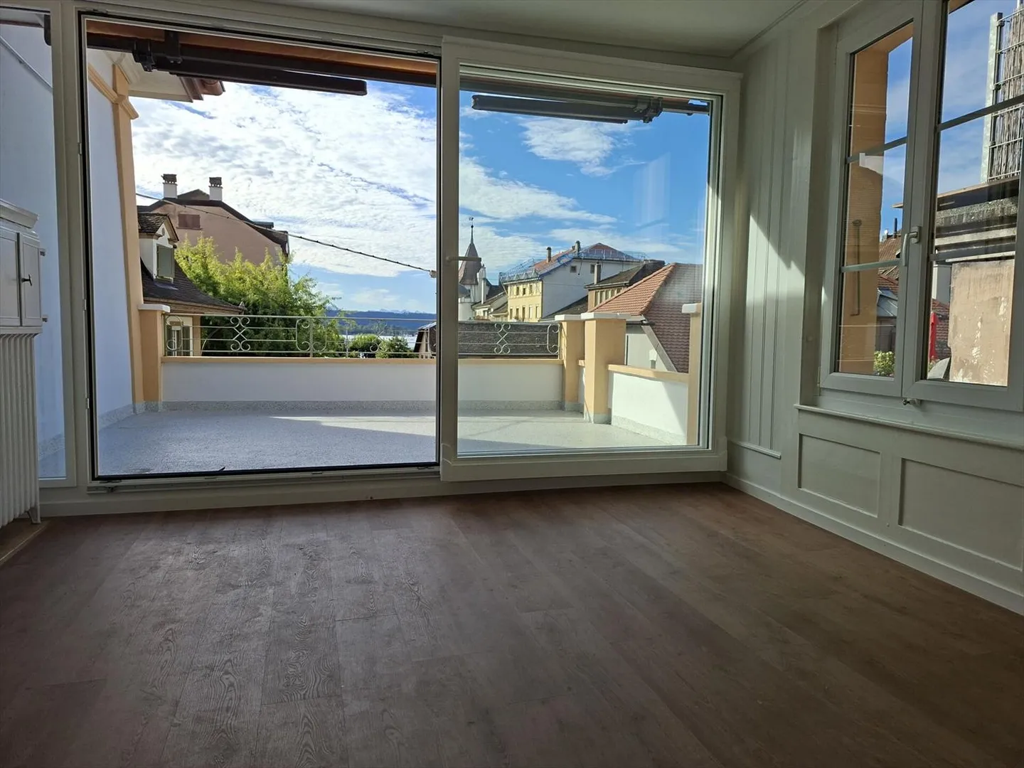 Superb 3.5 room renovated apartment with terrace and lake view - Photo 1 of 13