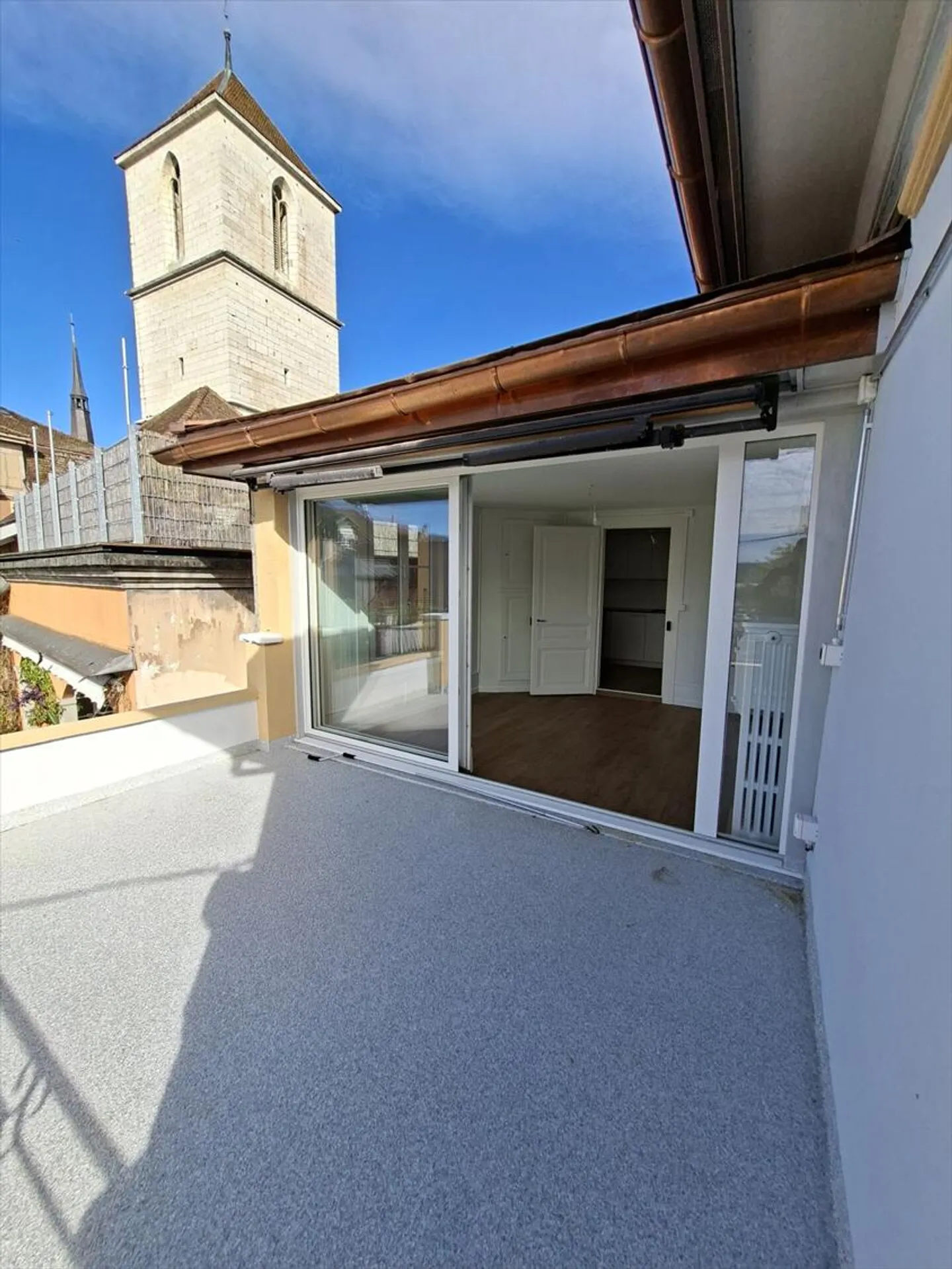 Superb 3.5 room renovated apartment with terrace and lake view - Photo 3 of 13