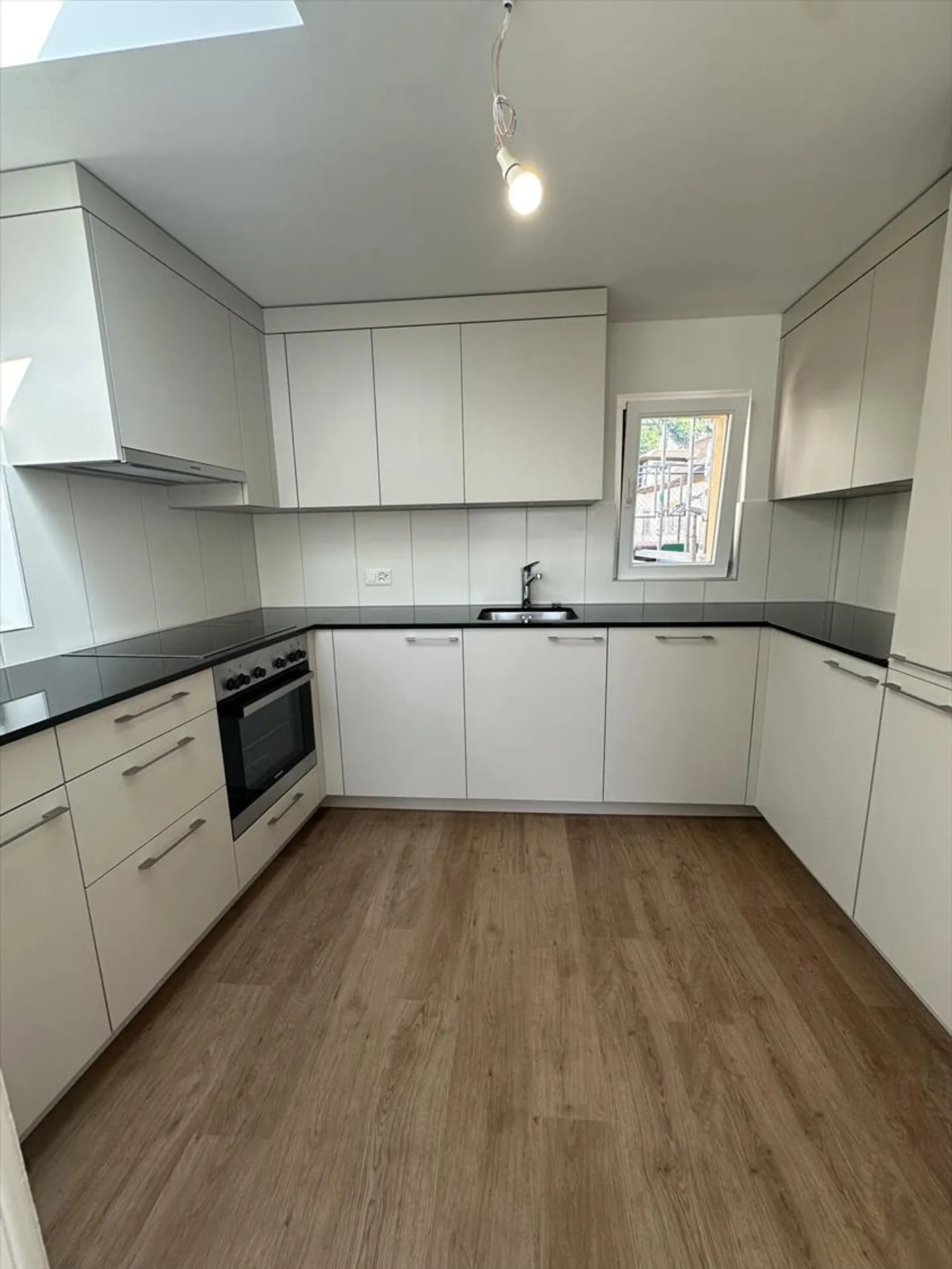 Superb 3.5 room renovated apartment with terrace and lake view - Photo 5 of 13