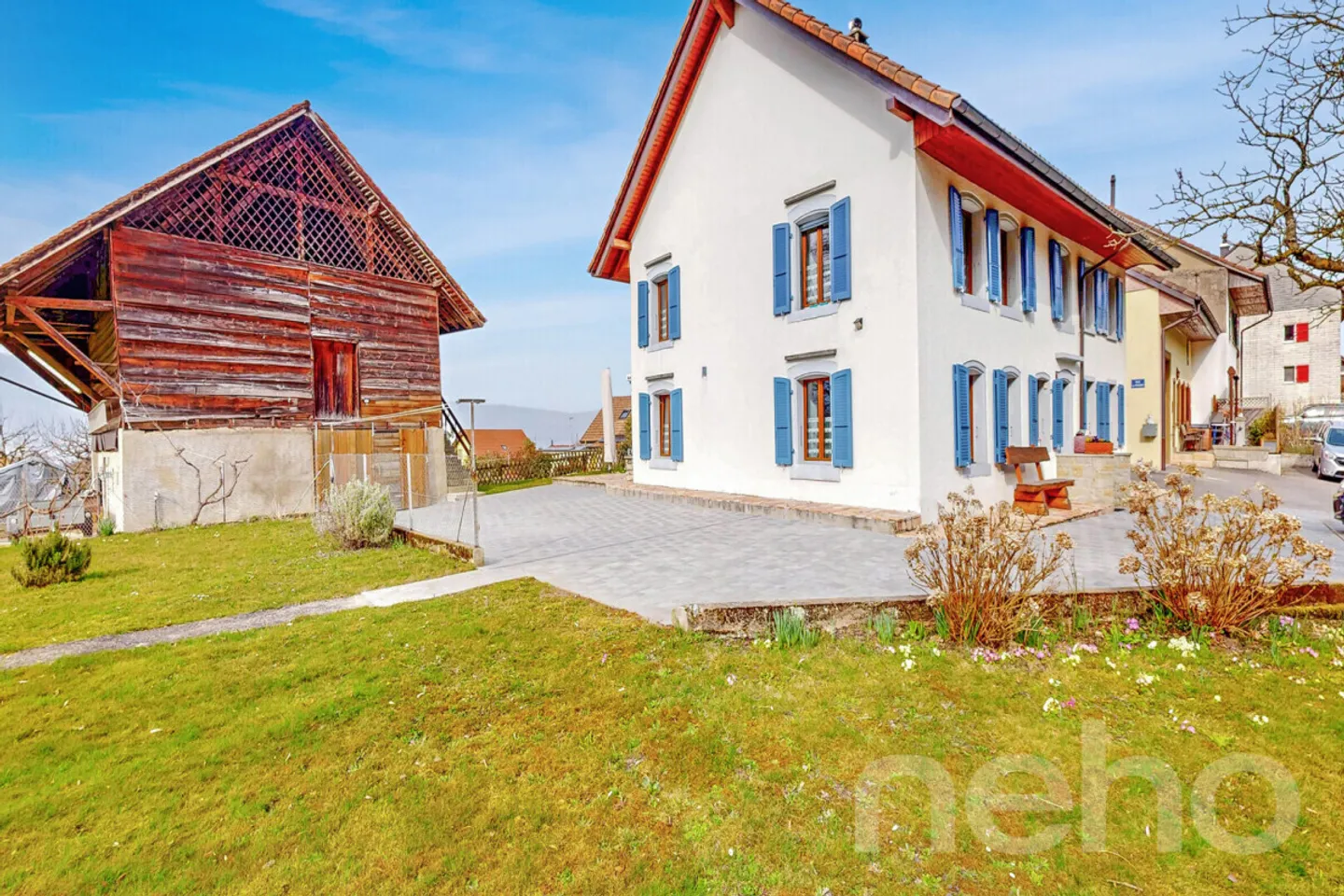 Charming Villa with Workshop - Photo 3 of 12