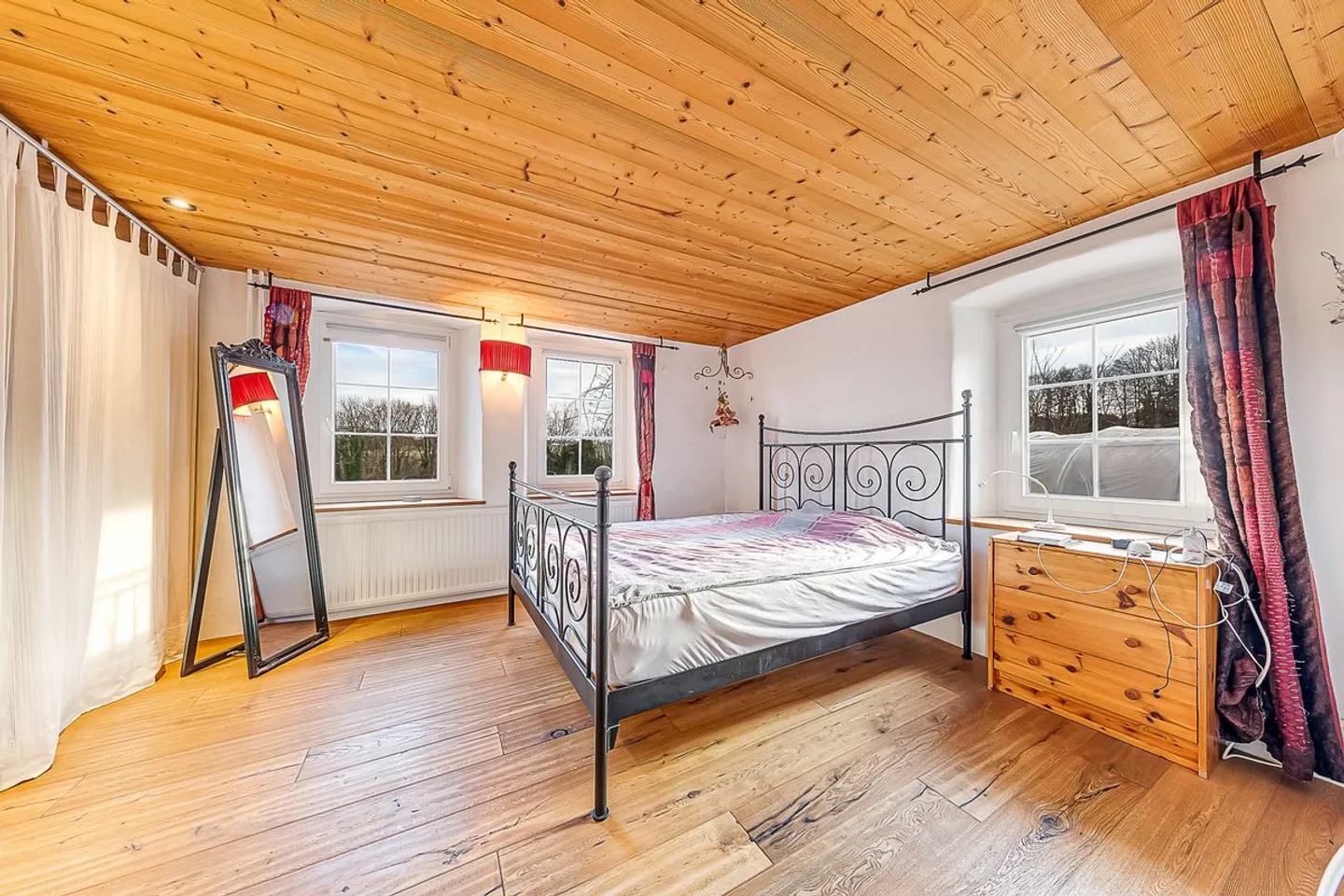 Renovated Farm, not under LDFR, 5.5 ha possible, Stables, 2 Apartments - Photo 6 of 13