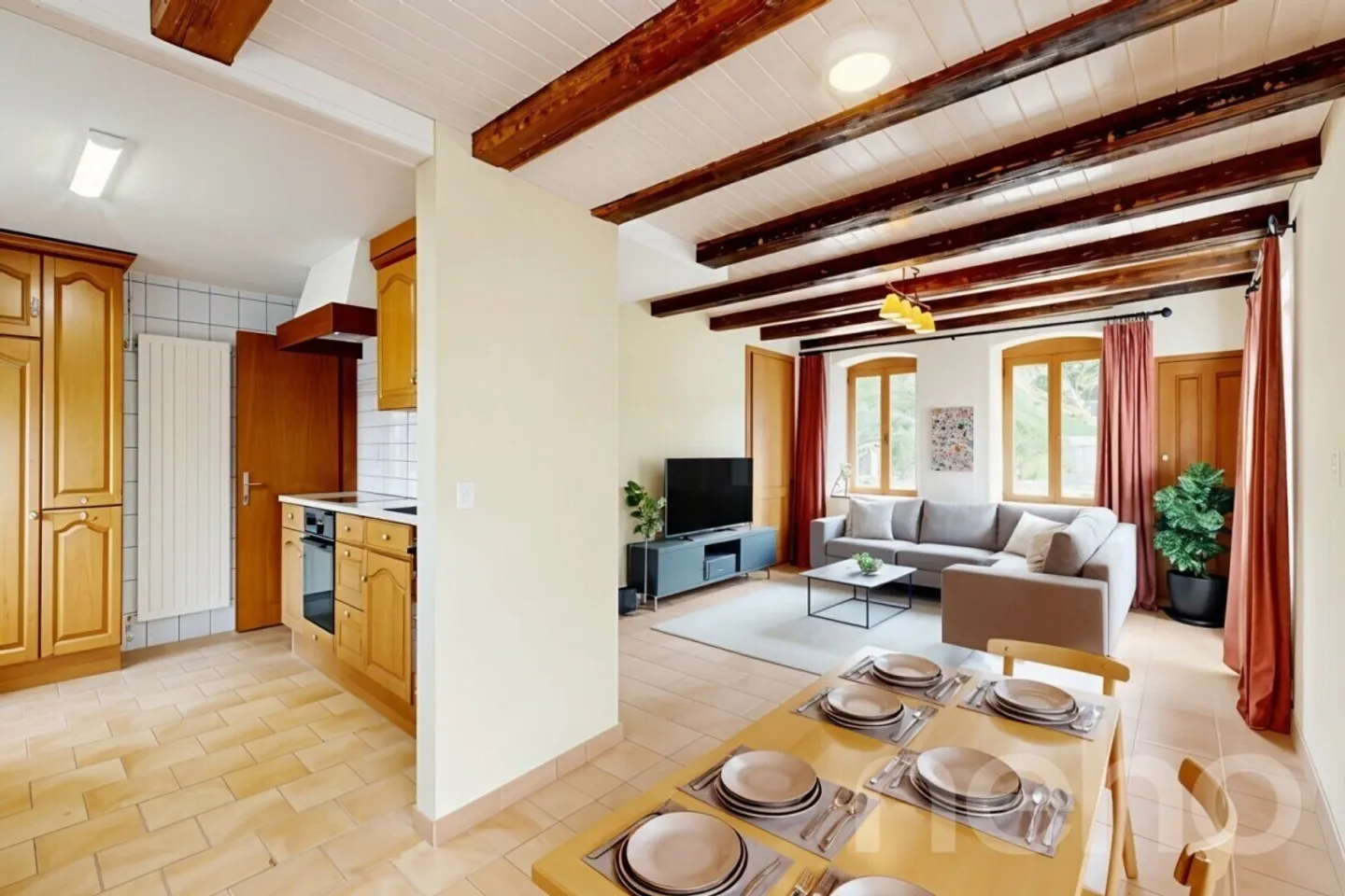 Charming Villa with Workshop - Photo 5 of 12