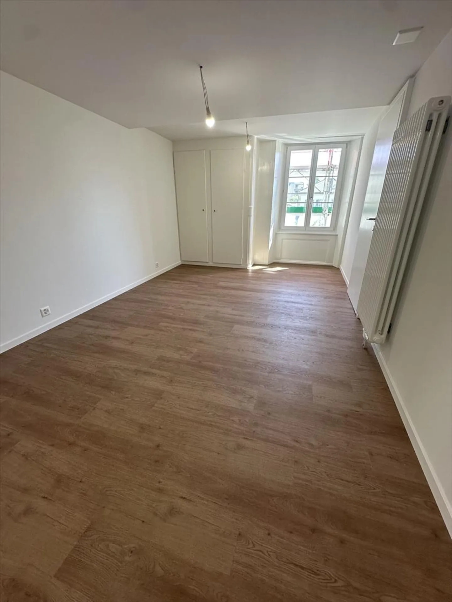 Superb 3.5 room renovated apartment with terrace and lake view - Photo 9 of 13