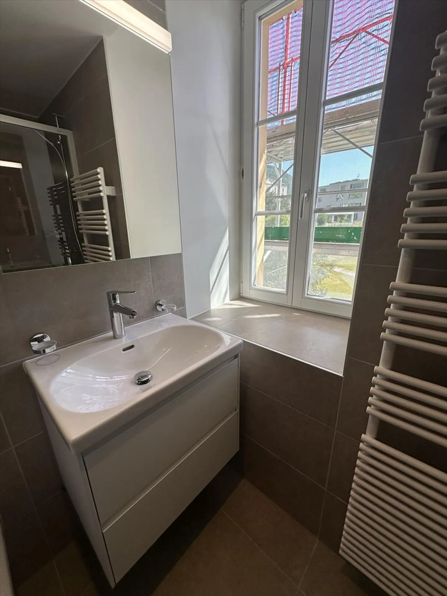 Superb 3.5 room renovated apartment with terrace and lake view - Photo 10 of 13