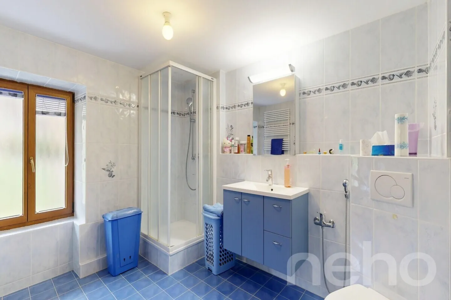 Charming Villa with Workshop - Photo 10 of 12