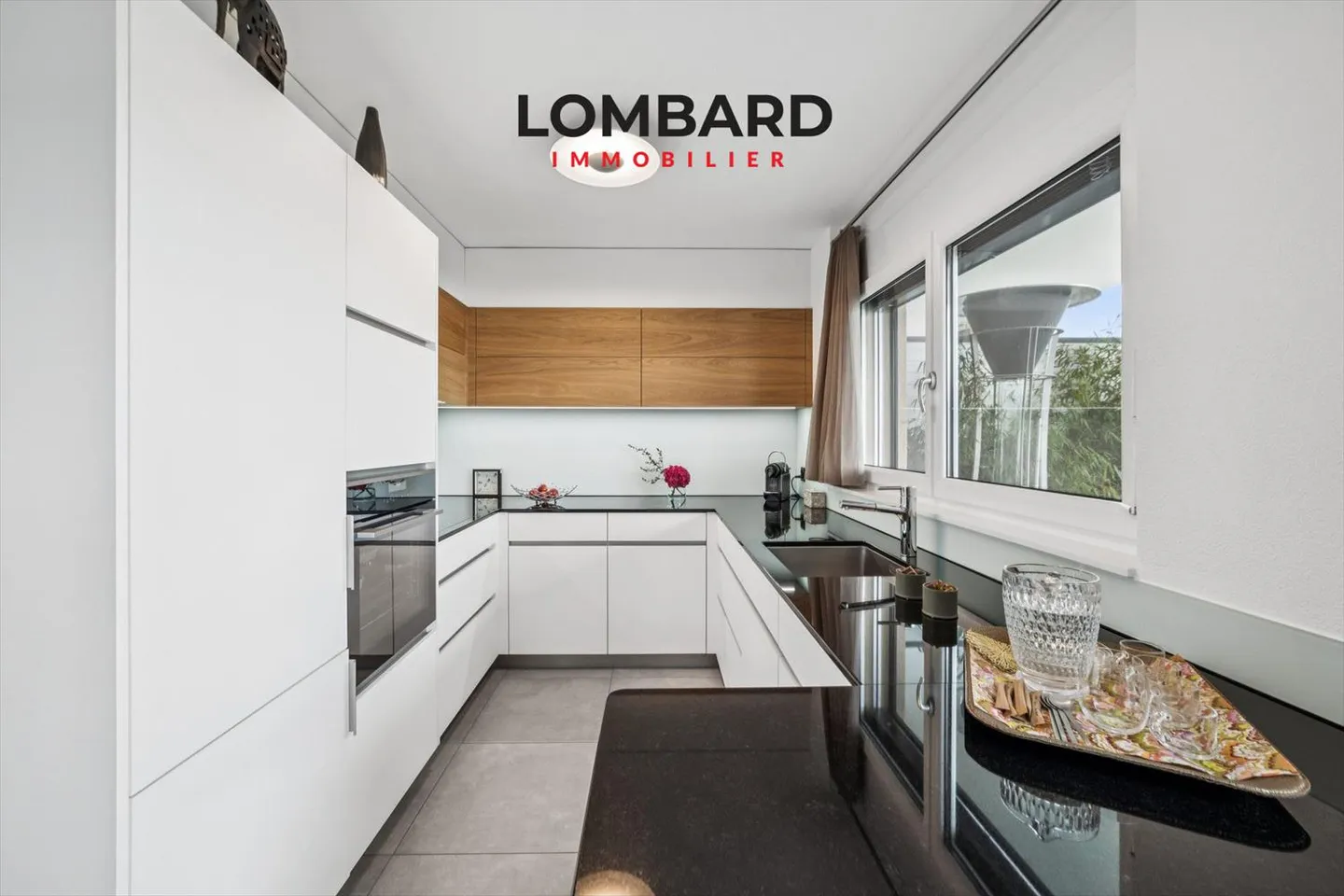 Magnificent 2.5-room apartment with panoramic lake view - Photo 3 of 7
