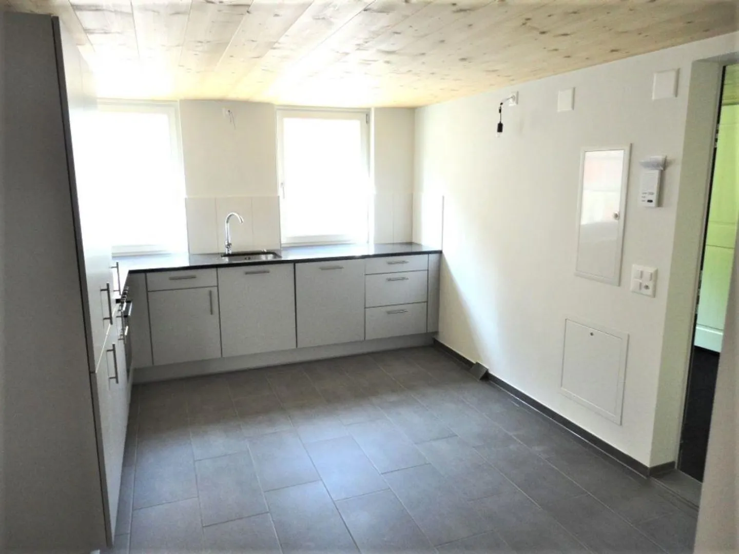 3.5 Room - Beautiful Old Town Apartment with Terrace - Photo 3 of 9