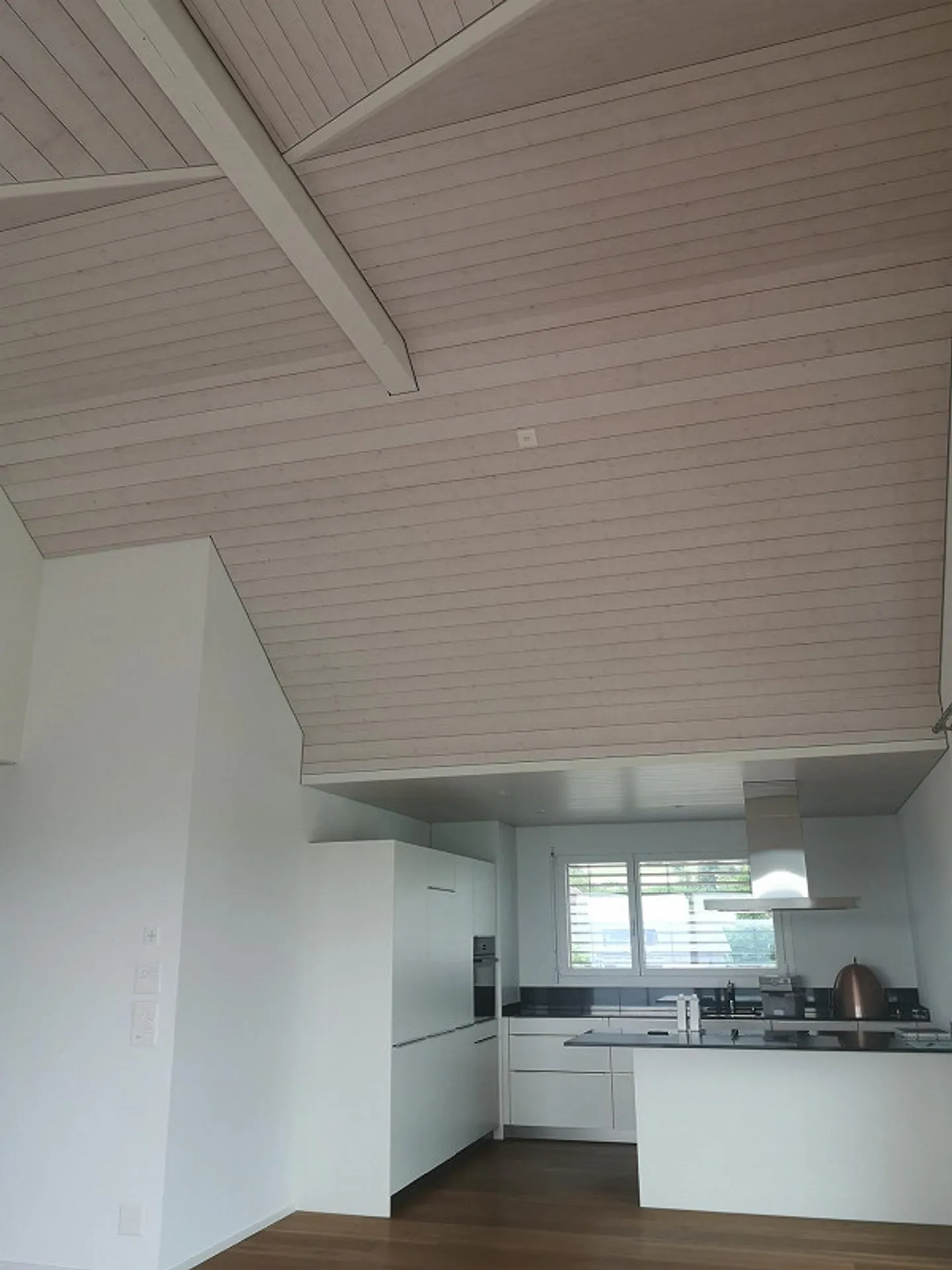 Moderno appartamento mansardato di 3,5 locali in posizione tranquilla Hämikon - Foto 7 di 8