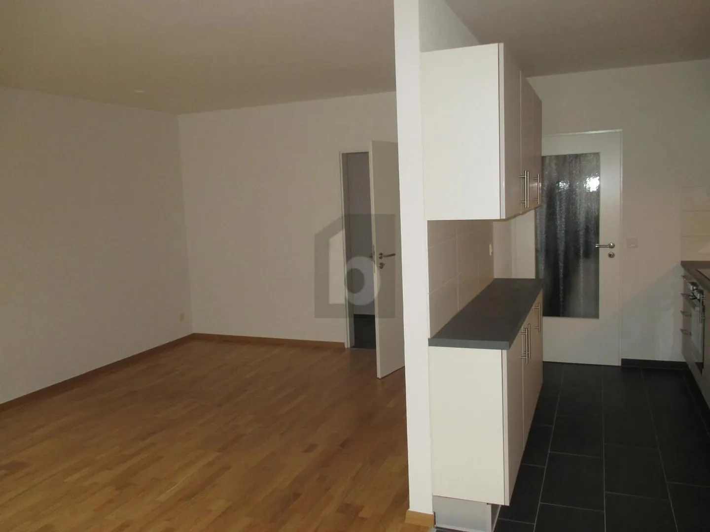 ZENTRAL, RUHIG UND MODERN - Foto 2 von 5