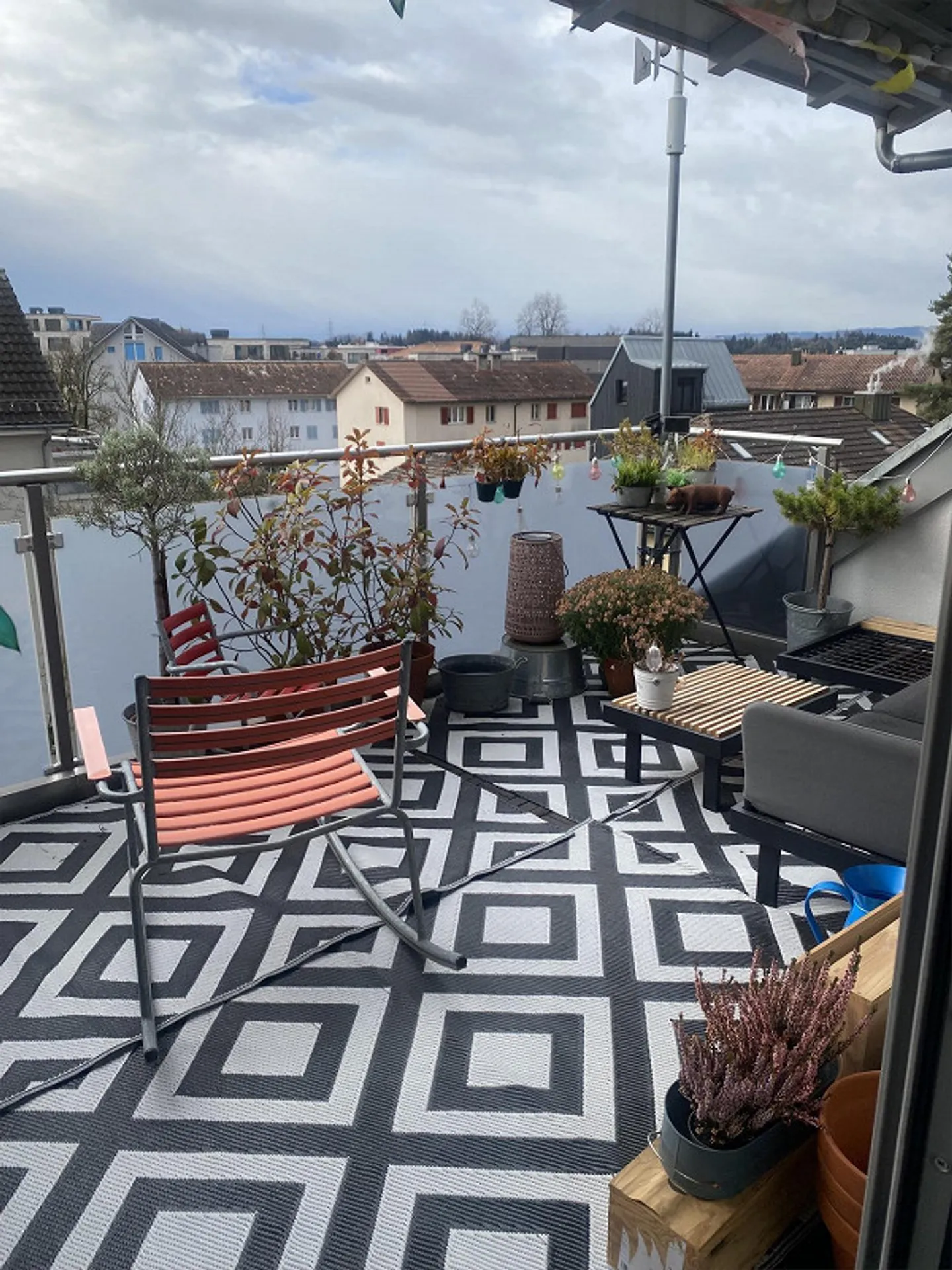 Attico centrale di 3,5 stanze a Steinhausen - Foto 1 di 8