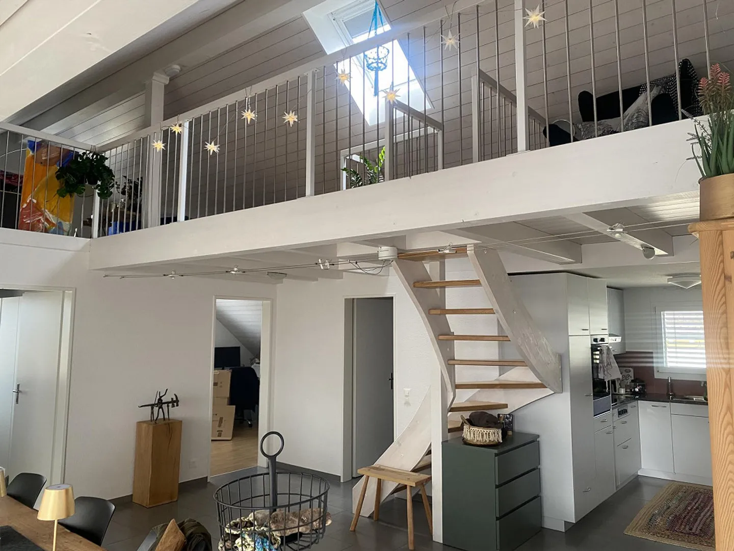 Attico centrale di 3,5 stanze a Steinhausen - Foto 2 di 8