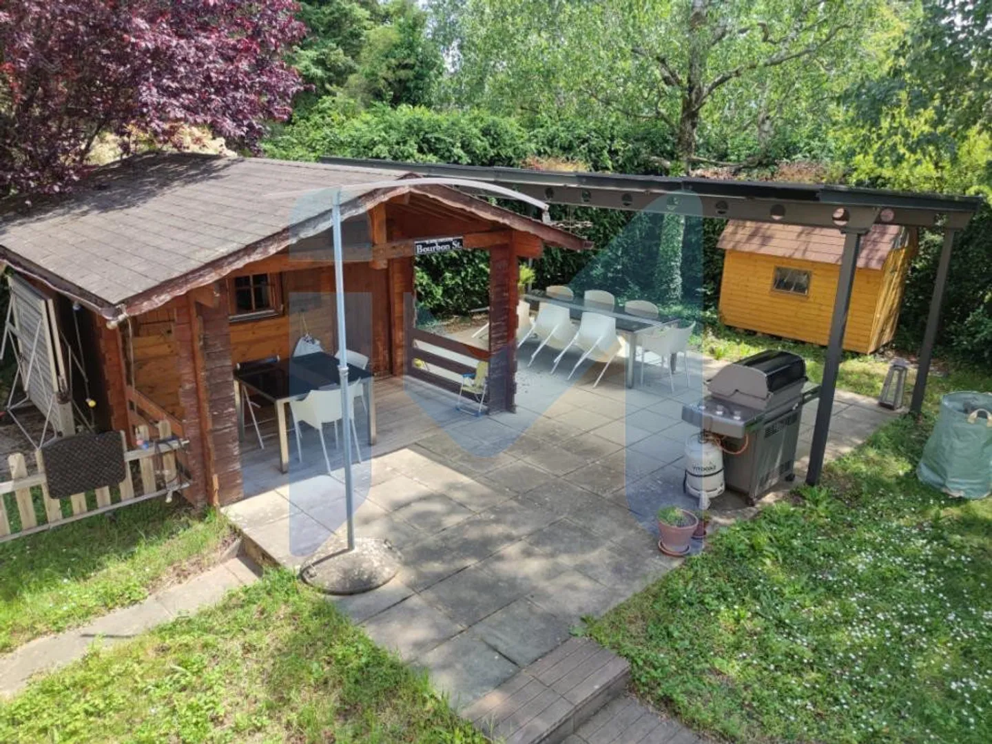Maison familiale avec jardin - Photo 3 sur 12