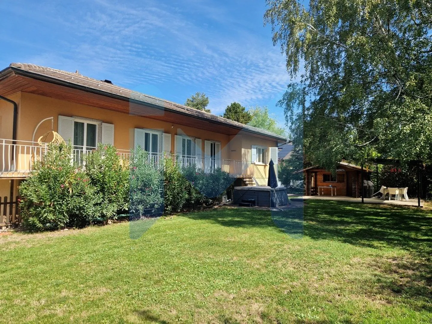Maison familiale avec jardin - Photo 1 sur 12