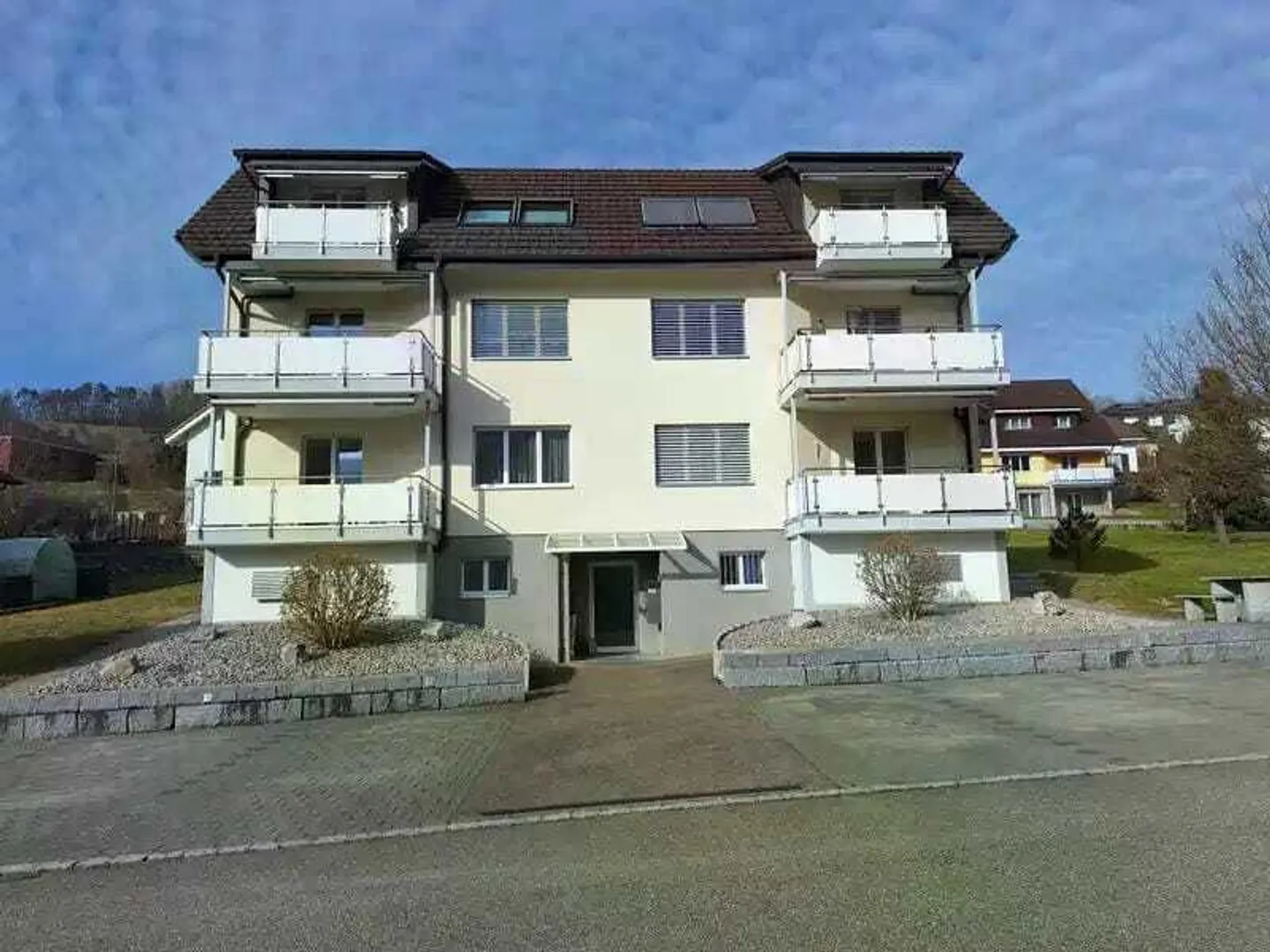 Appartamento luminoso di 3,5 stanze con vista e balcone - Foto 1 di 6