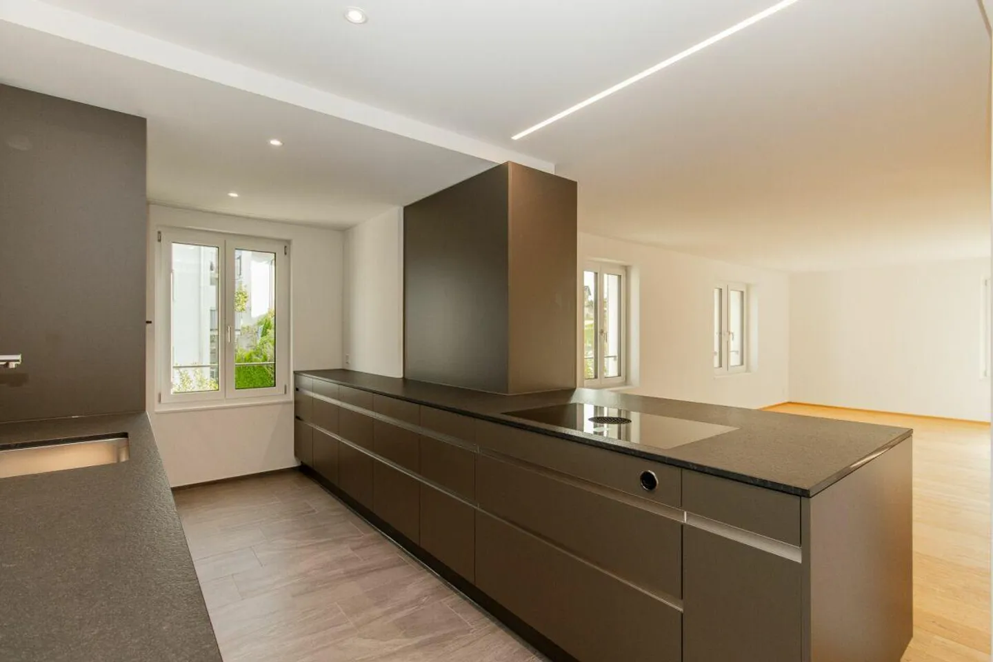 Casa unifamiliare indipendente di 6,5 stanze - Foto 3 di 13