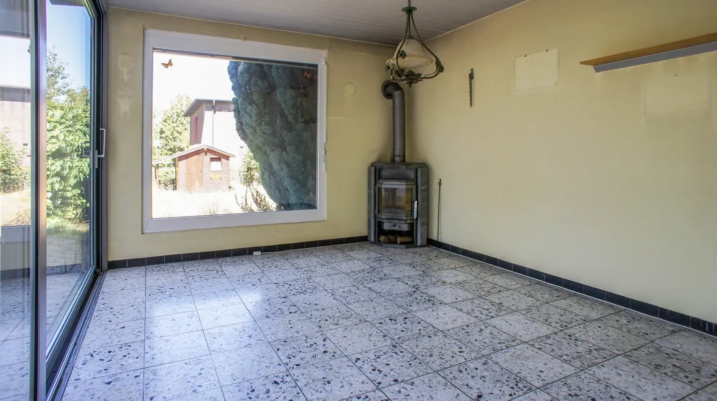 Grosszügiges Einfamilienhaus mit Pool - Foto 10 von 21