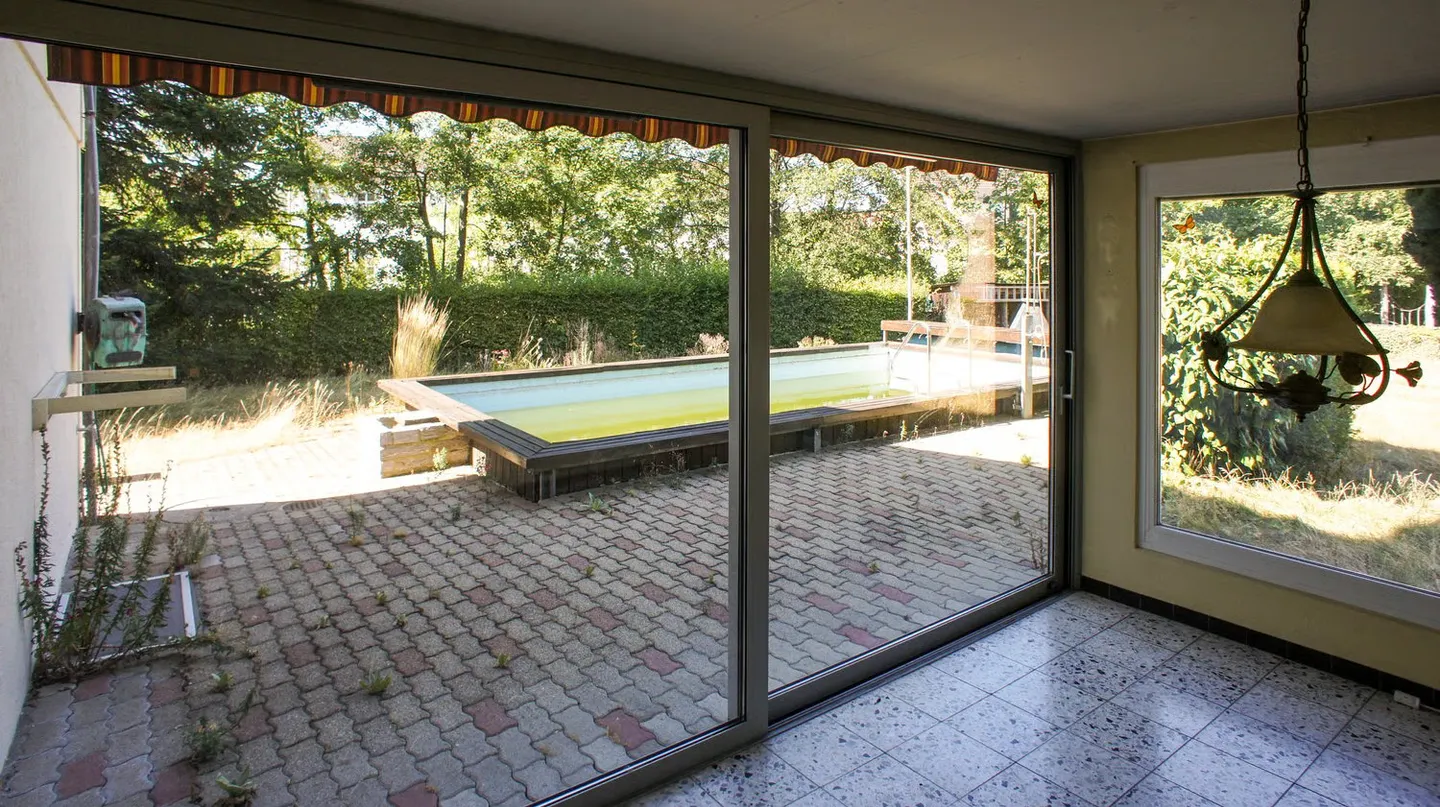 Grosszügiges Einfamilienhaus mit Pool - Foto 11 von 21