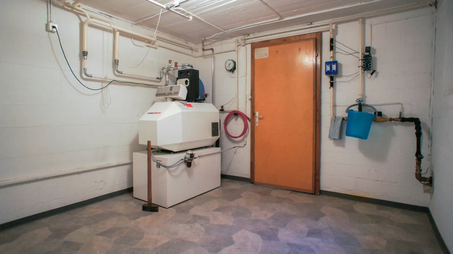 Grosszügiges Einfamilienhaus mit Pool - Foto 19 von 21