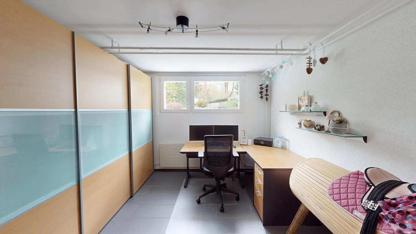 Indipendente - 6.5 stanze - Casa unifamiliare su un terreno da sogno in una popolare zona residenziale per famiglie di Muttenz - Foto 12 di 14