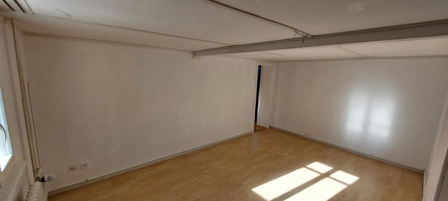 Appartamento conveniente in un vecchio edificio - Foto 9 di 9