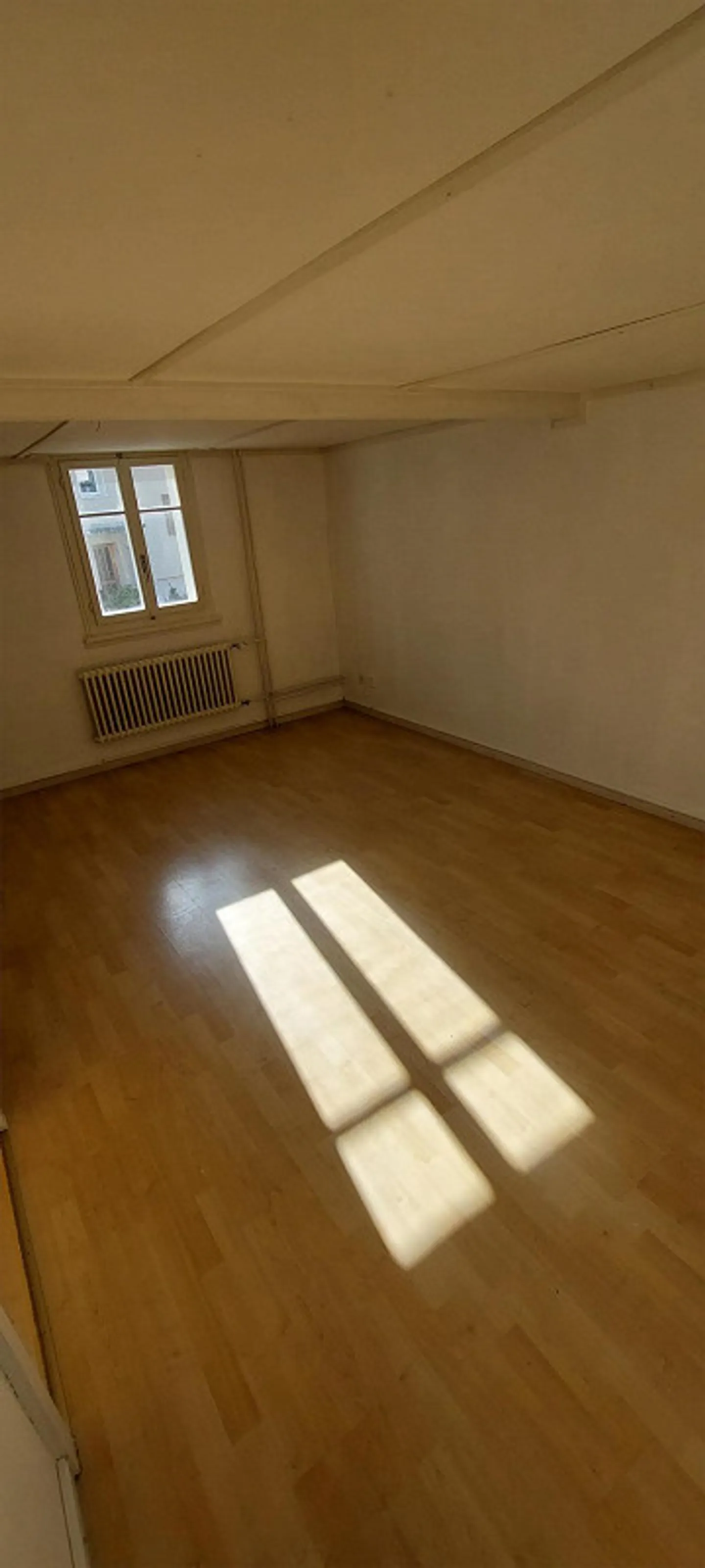 Appartamento conveniente in un vecchio edificio - Foto 7 di 9