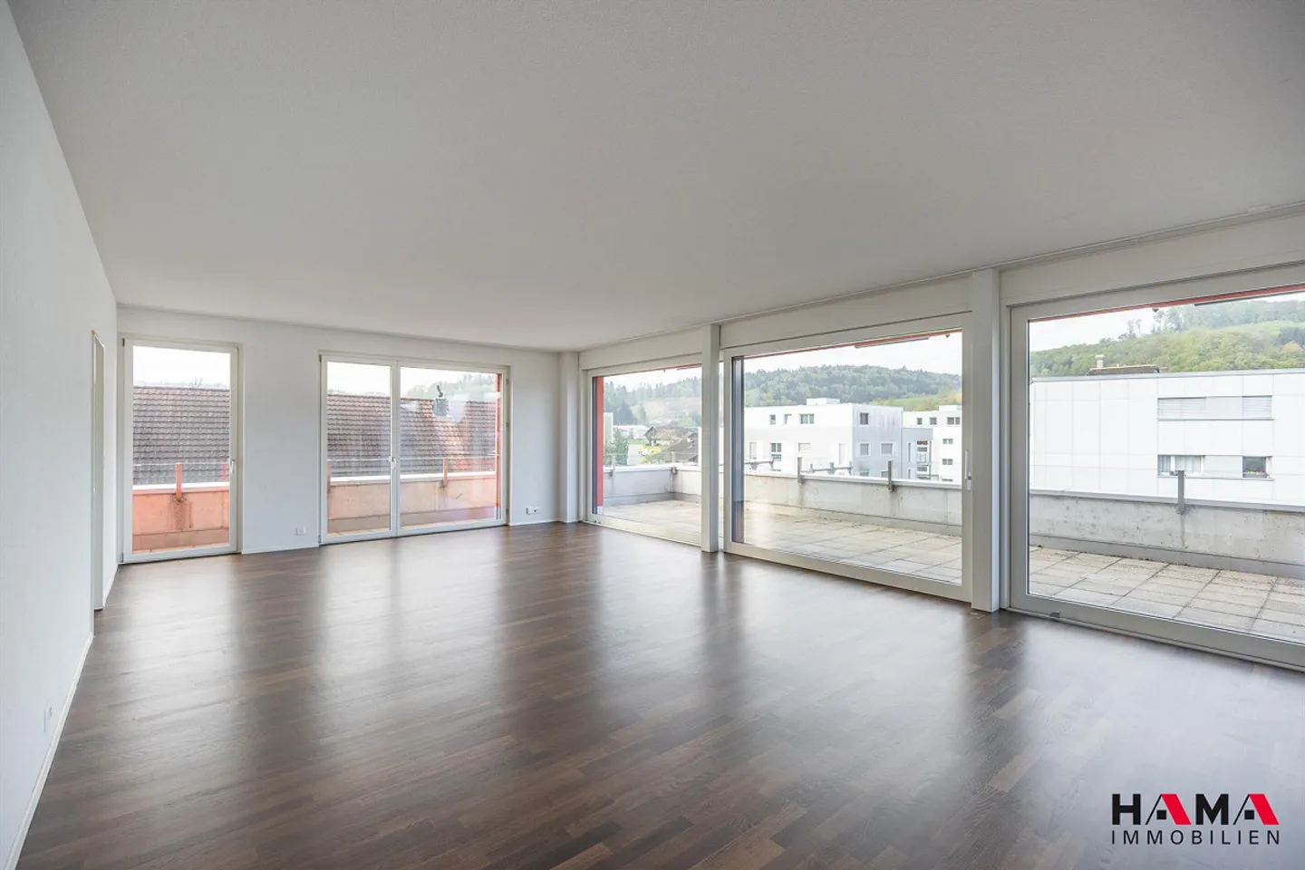 Magnifique appartement en attique de 3 à 5 pièces - Photo 2 sur 13