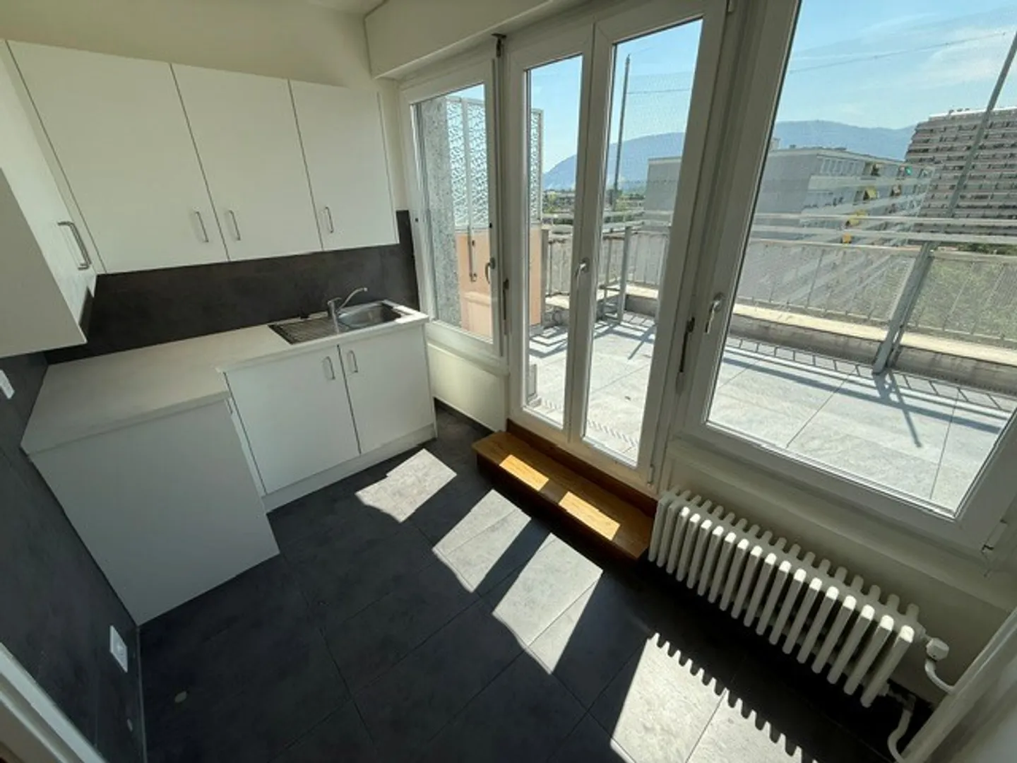 Duplex apartment with 4 rooms in Onex - Photo 2 of 7