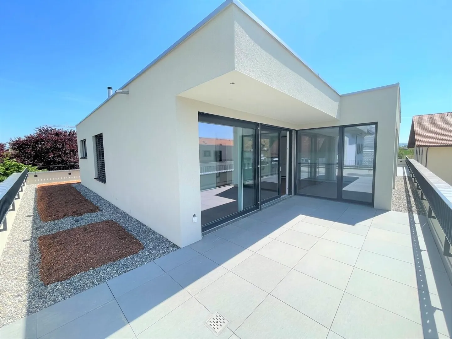 Appartamento attico moderno e soleggiato di 3,5 stanze - Foto 1 di 8