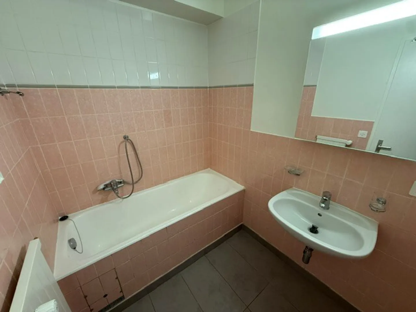 Duplex apartment with 4 rooms in Onex - Photo 7 of 7
