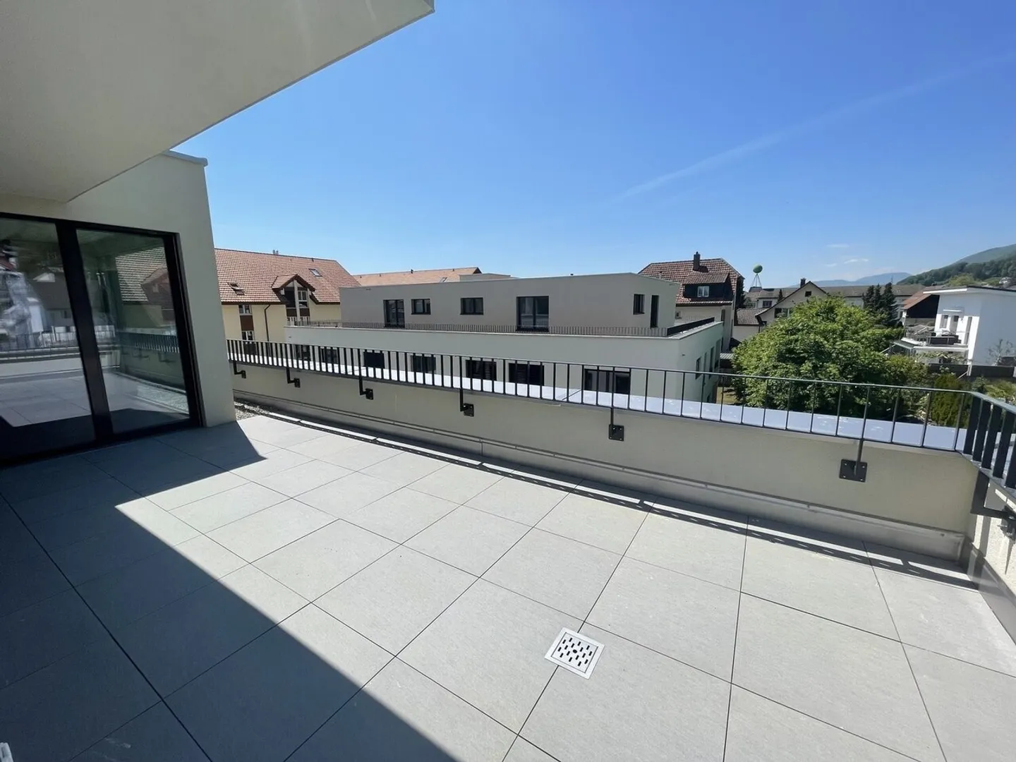 Appartamento attico moderno e soleggiato di 3,5 stanze - Foto 2 di 8