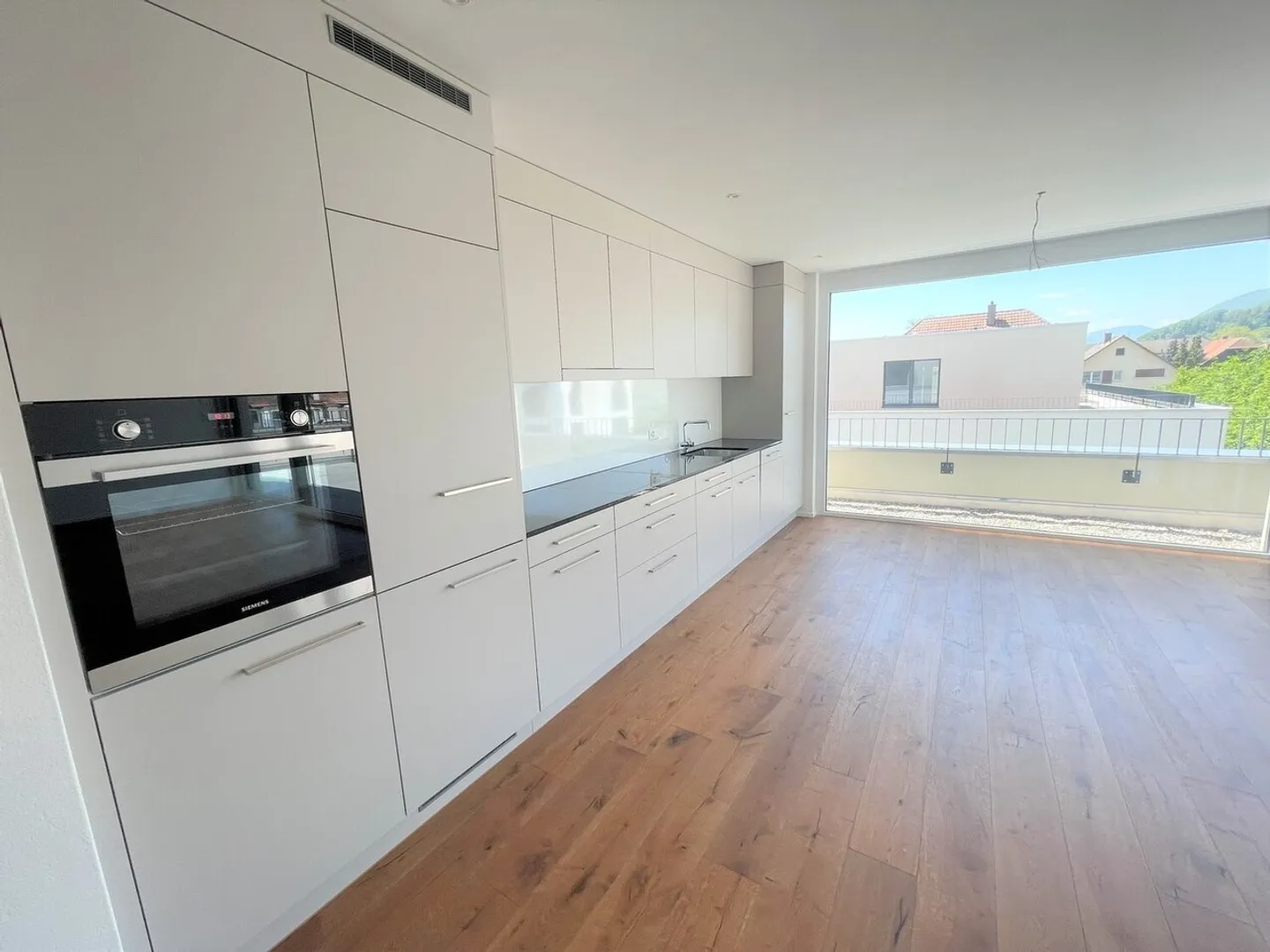 Appartamento attico moderno e soleggiato di 3,5 stanze - Foto 3 di 8