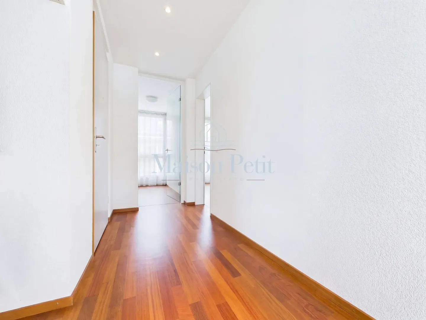 Stylish Attic Apartment in Zurich - Photo 6 of 13