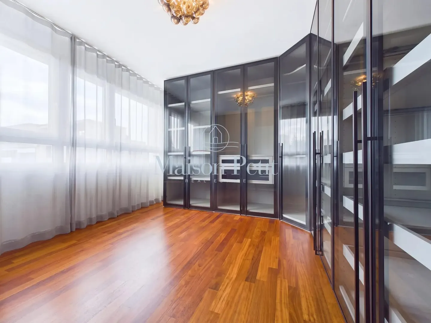 Stylish Attic Apartment in Zurich - Photo 8 of 13