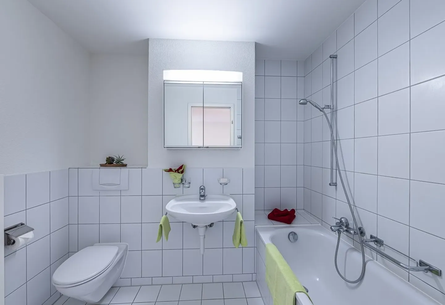 Charming Maisonette Apartment - Photo 7 of 12