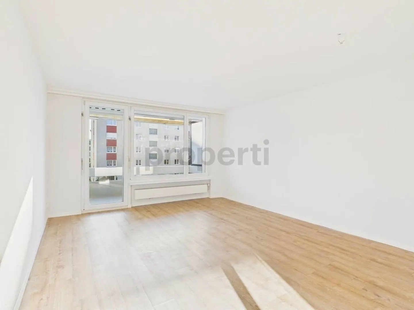 Geräumige Wohnung mit Balkon - Foto 1 von 8