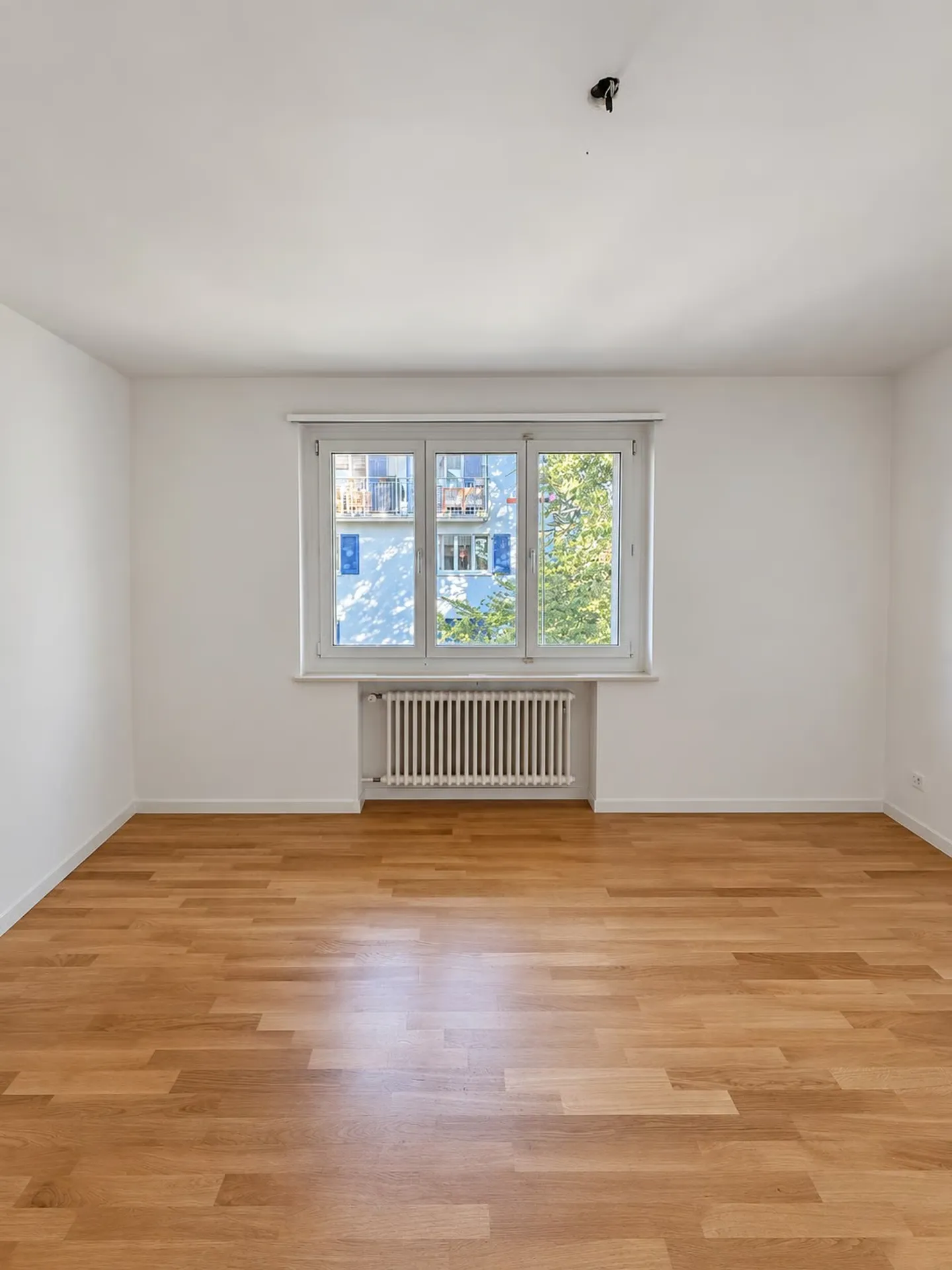 Your Home on the Gold Coast Attractive 3-Room Apartment in 8704 Herrliberg | Limited - Photo 3 of 5