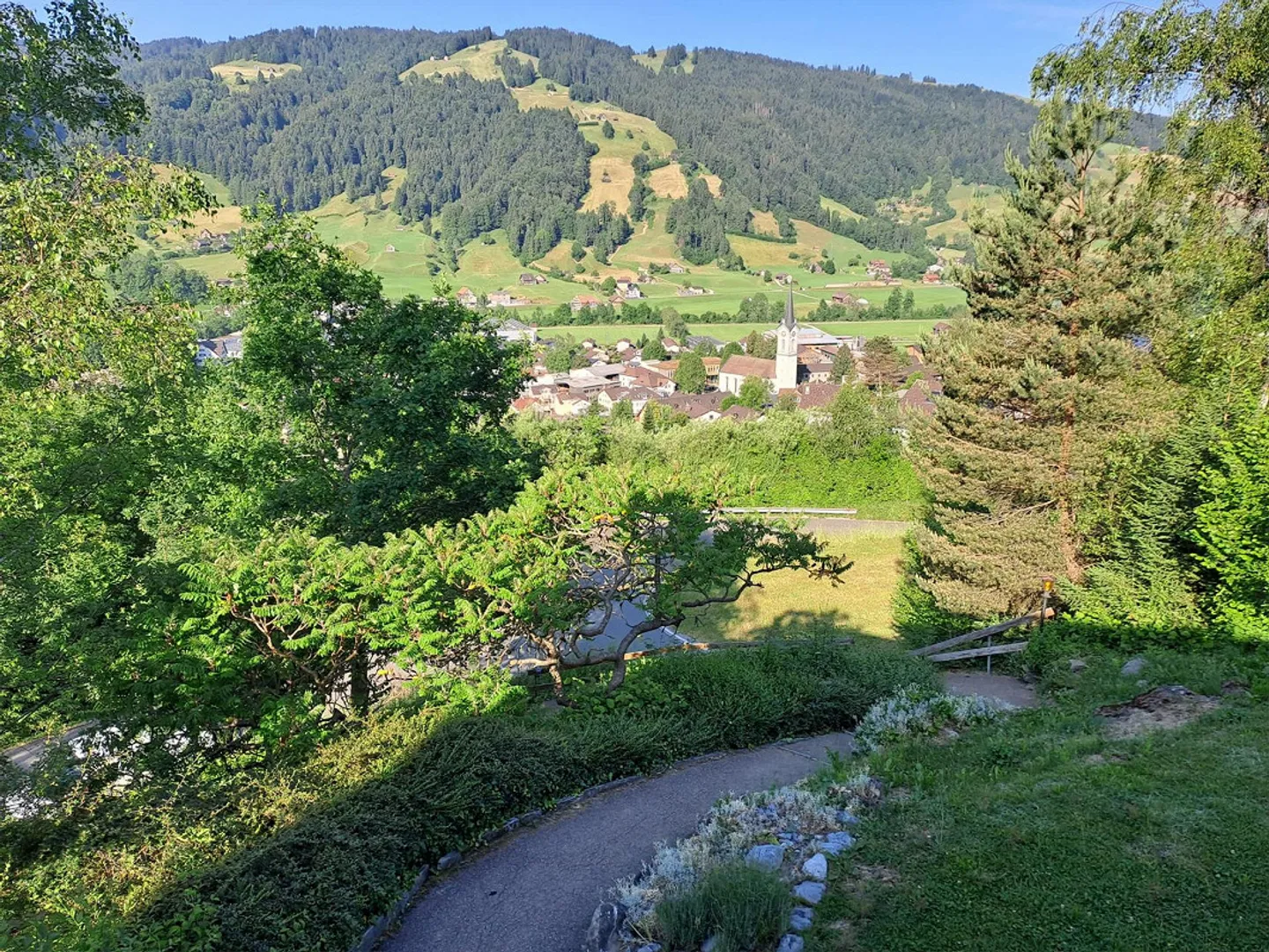 Detached 7-room house in a unique elevated location for rent - Photo 2 of 15