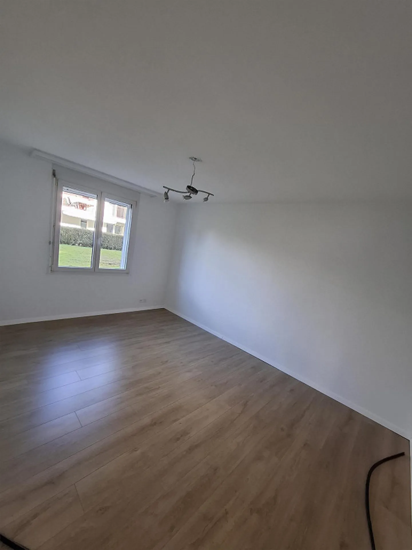 Ampio appartamento di 4,5 stanze con area giardino - Foto 6 di 9